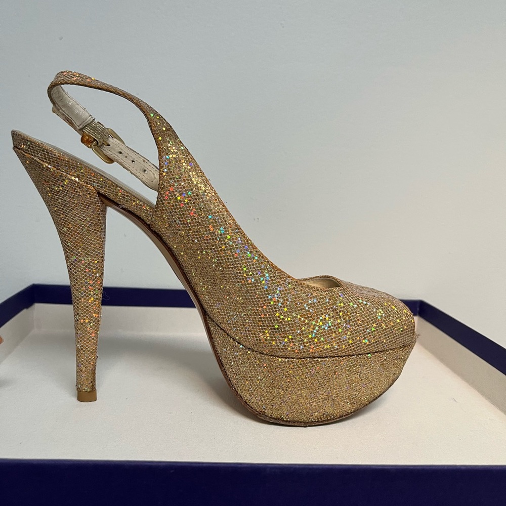 “Vevey” in Aurora Mini Glitter Gold platform heel